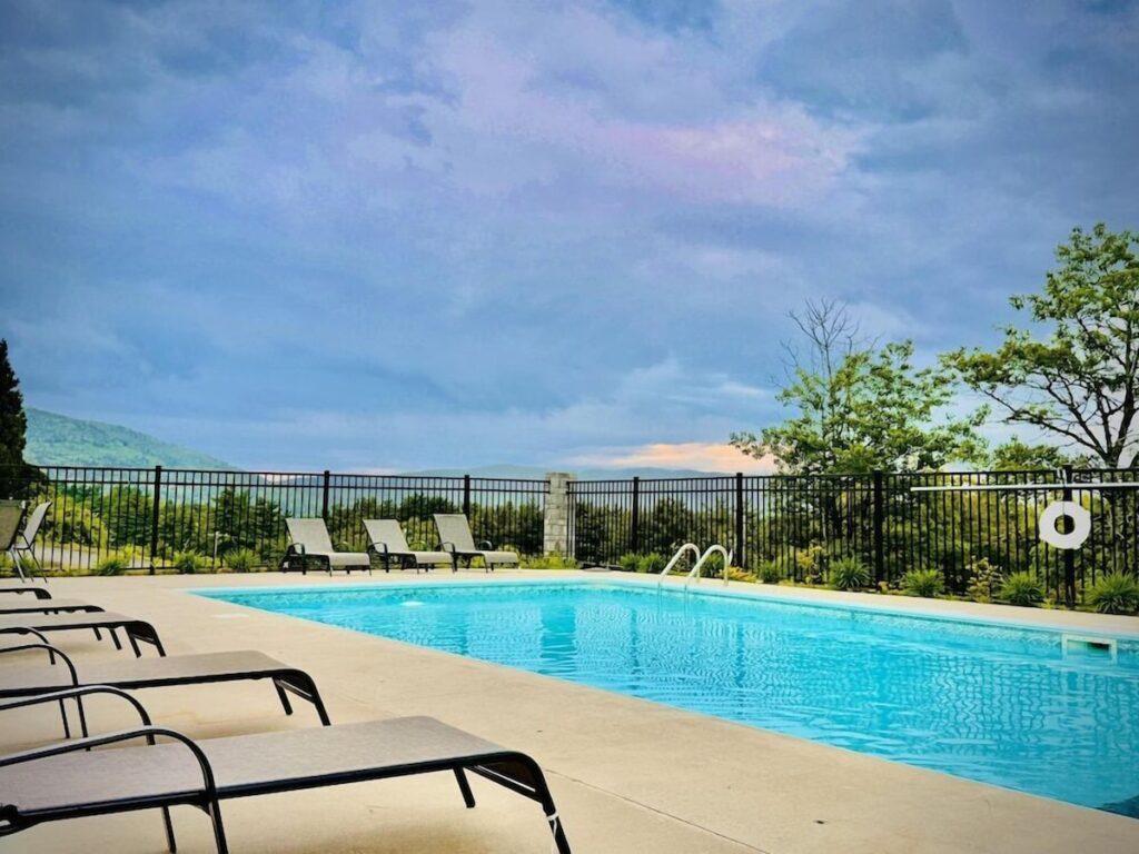 Travelodge by Wyndham Lake George NY - Image 3