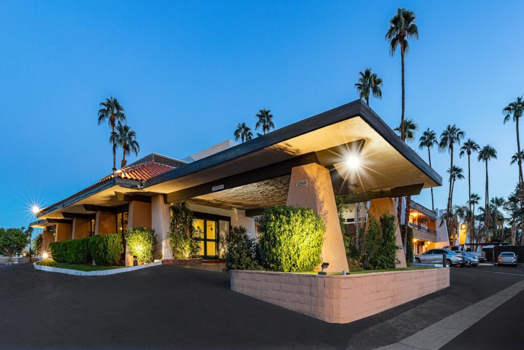Travelodge by Wyndham Palm Springs - Image 2