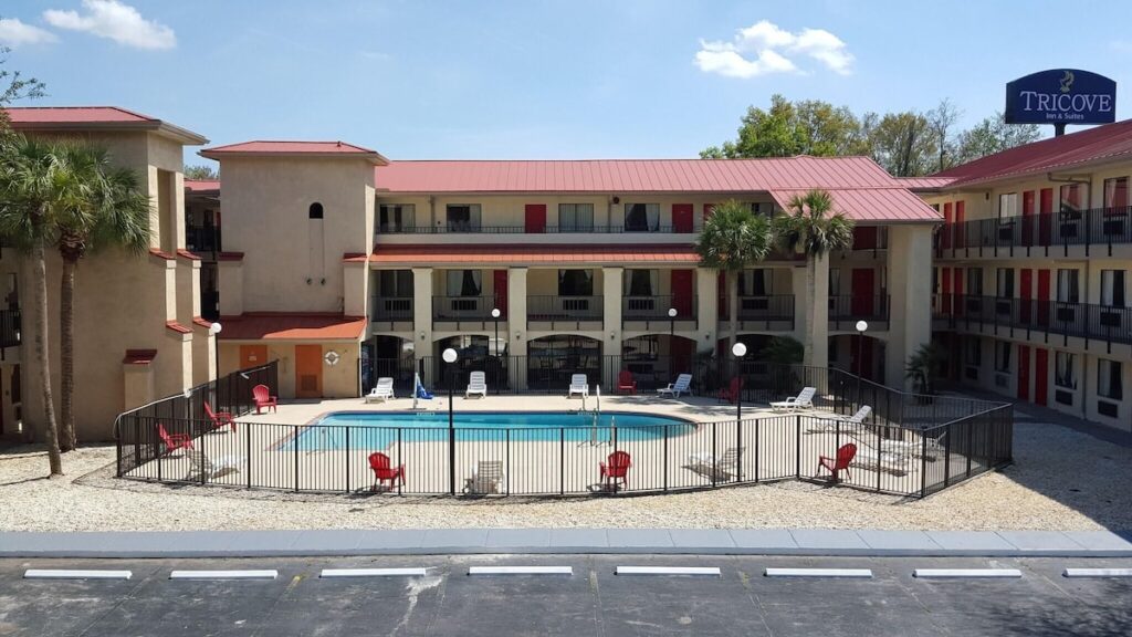 Tricove Inn & Suites