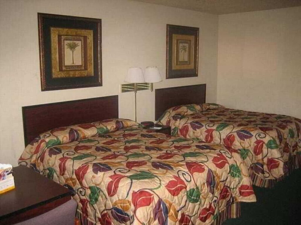 Tricove Inn & Suites - Image 2