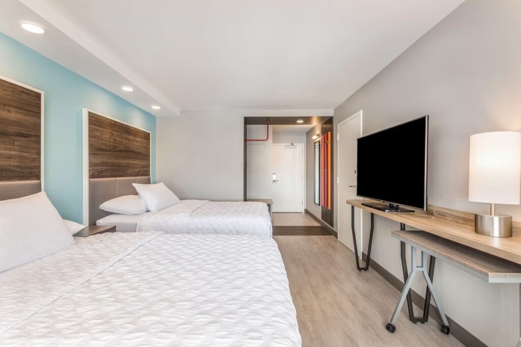 Tru By Hilton Madison West - Image 3