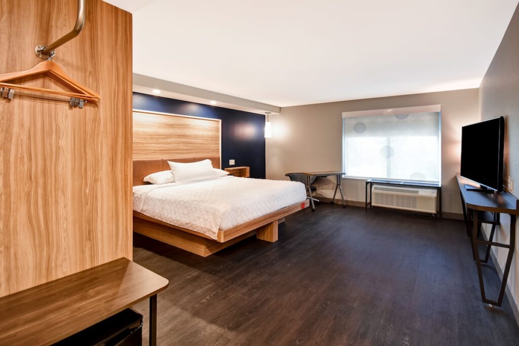 Tru By Hilton Sterling Heights Detroit - Image 4