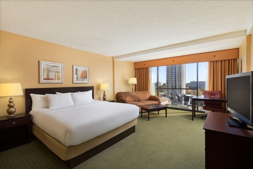 University Plaza Hotel - Image 6