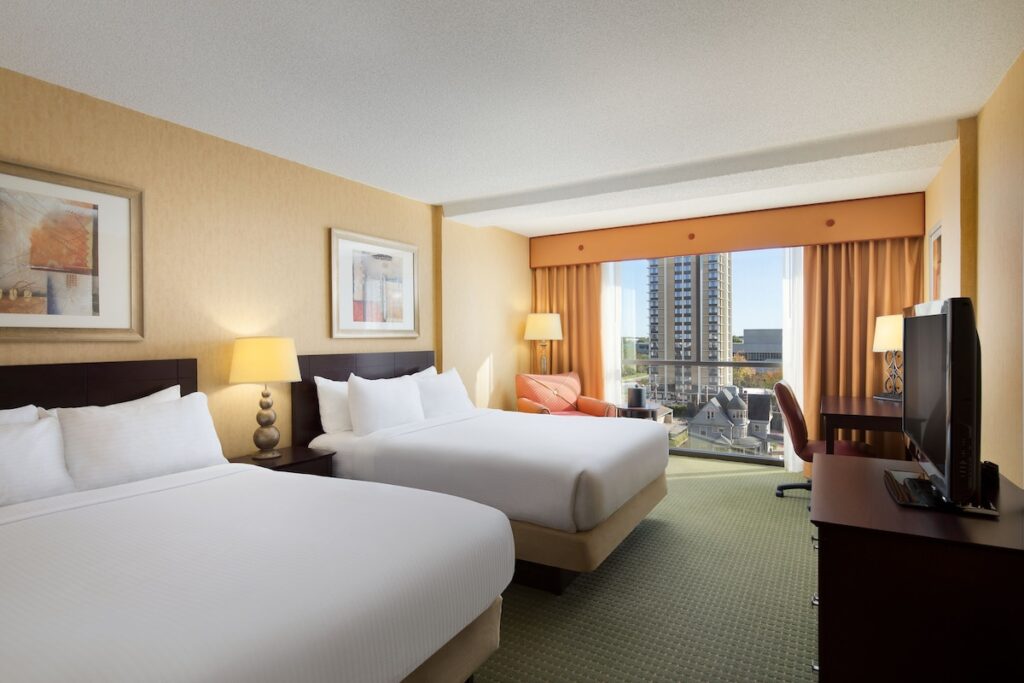 University Plaza Hotel - Image 5