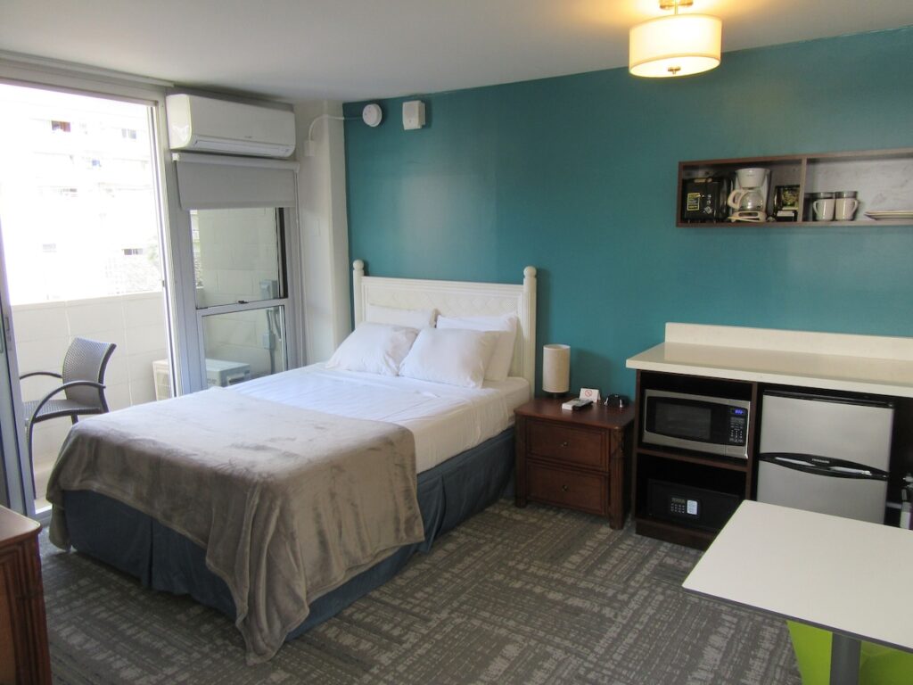 Waikiki Central Hotel - No Resort Fees - Image 4