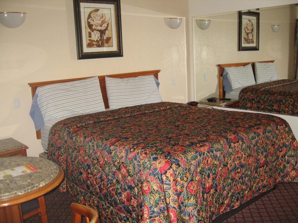 Walls Motel Long Beach