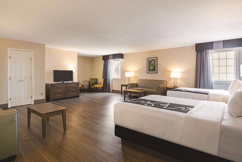 Wingate by Wyndham Galveston Beachfront at the Seawall - Image 3