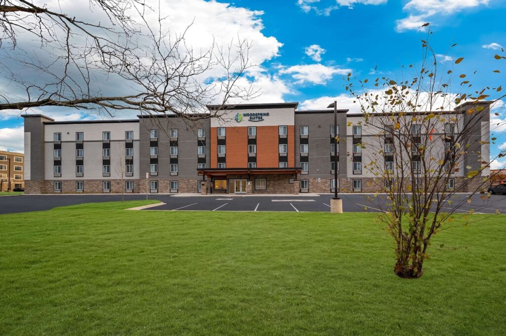 WoodSpring Suites Dearborn Detroit - Image 2
