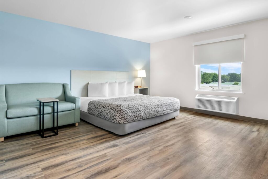 WoodSpring Suites Elkhart - Image 2