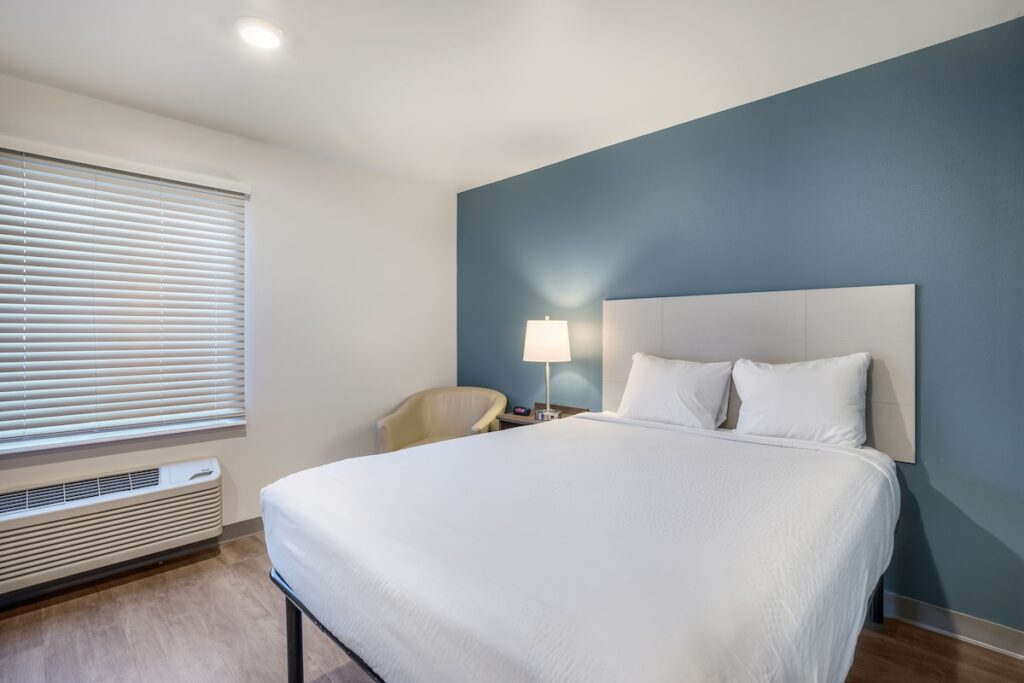 WoodSpring Suites Libertyville - Chicago - Image 2