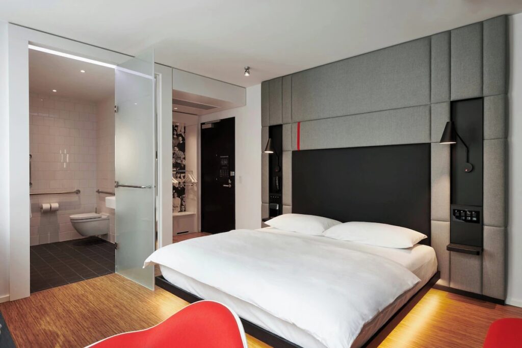 citizenM Chicago Downtown - Image 2