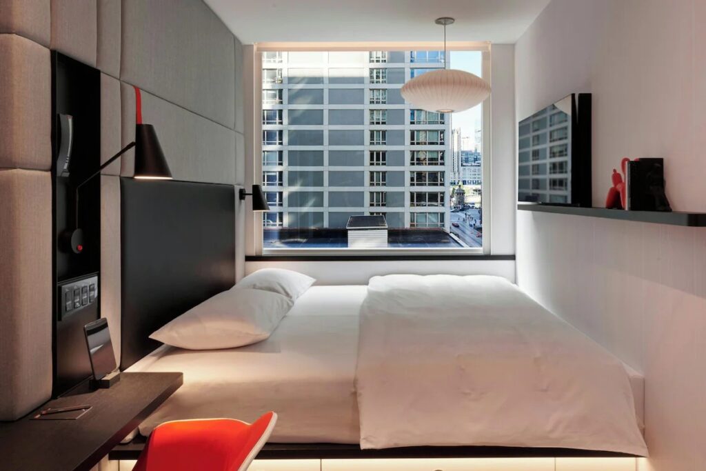 citizenM Chicago Downtown - Image 3