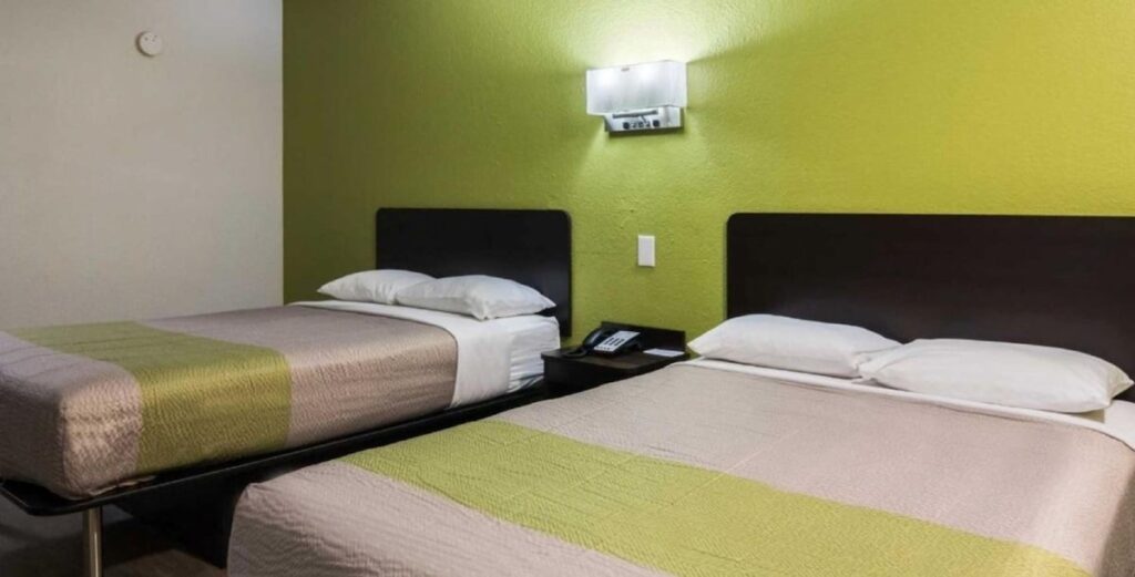 Motel 6 Irving - Loop 12 - Image 3