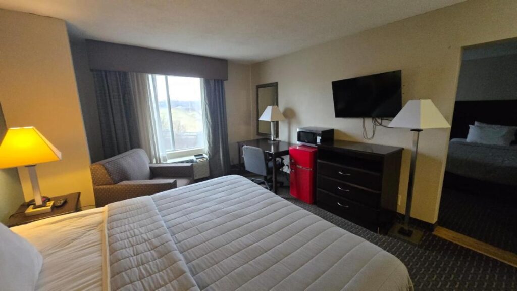 Copley Inn & Suites By OYO Akron OH - Image 2
