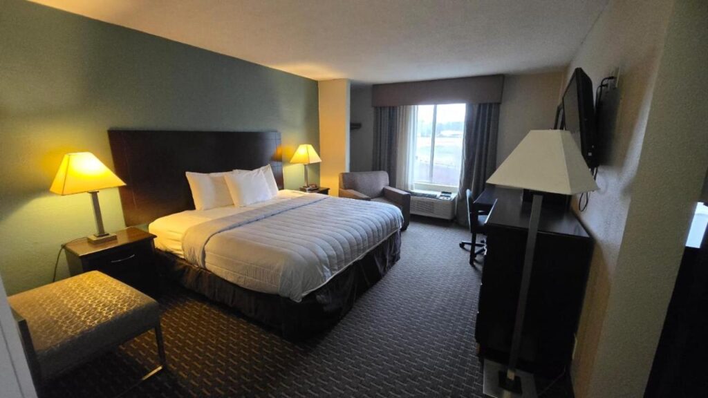Copley Inn & Suites By OYO Akron OH - Image 3