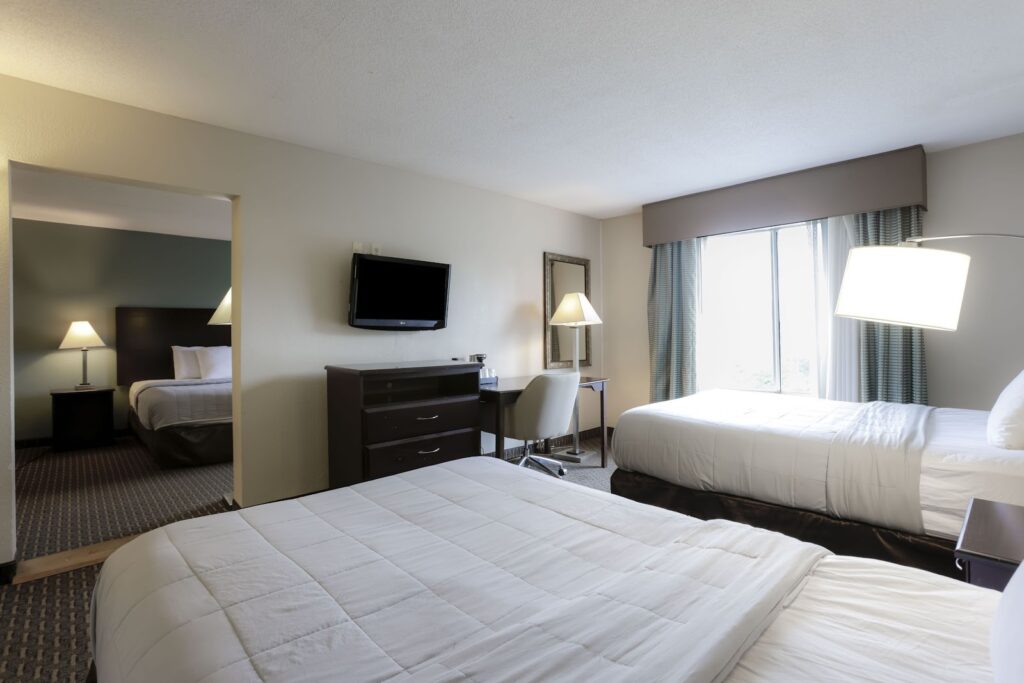 Copley Inn & Suites By OYO Akron OH - Image 6