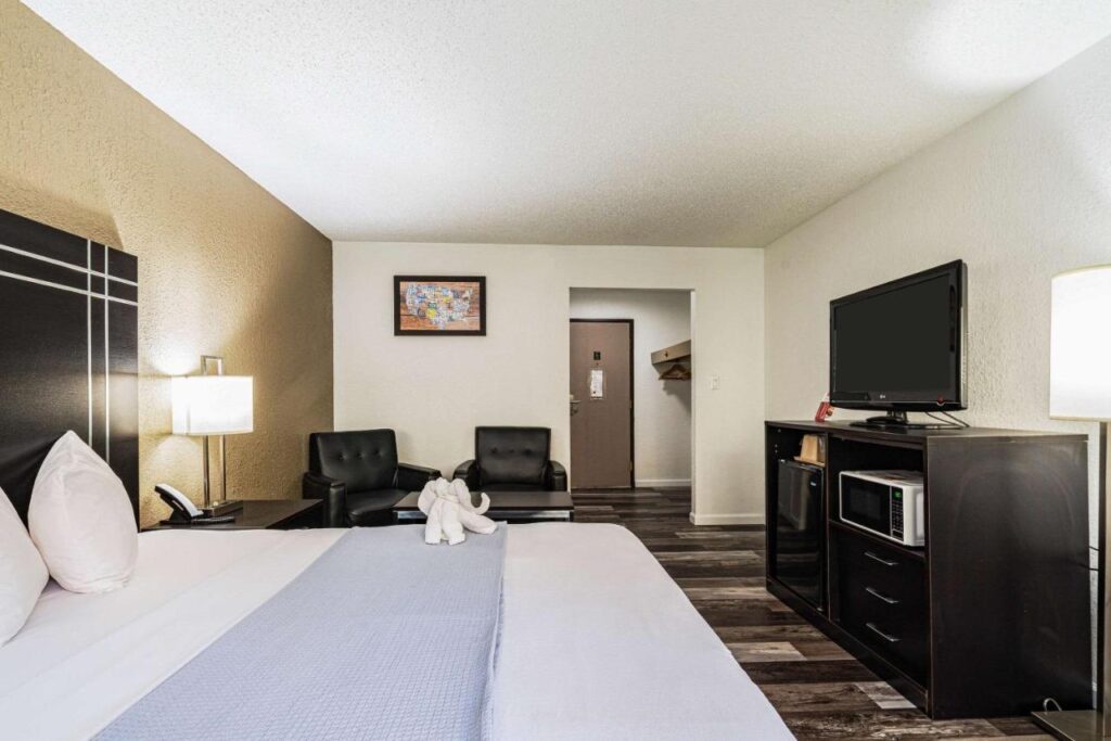 Econo Lodge Cleveland Southeast - Kent - Image 3