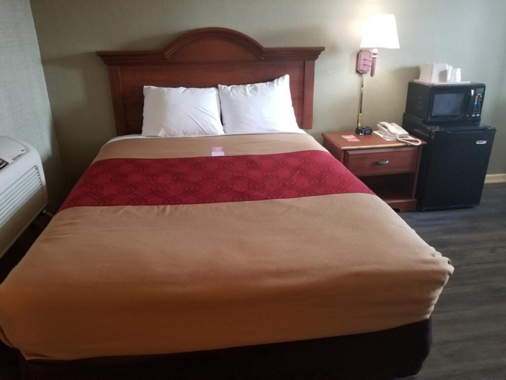 FALLS INN - Image 1