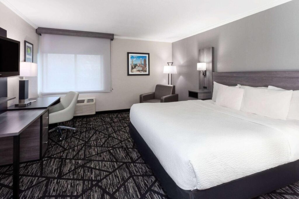 La Quinta Inn by Wyndham Cleveland Independence - Image 4