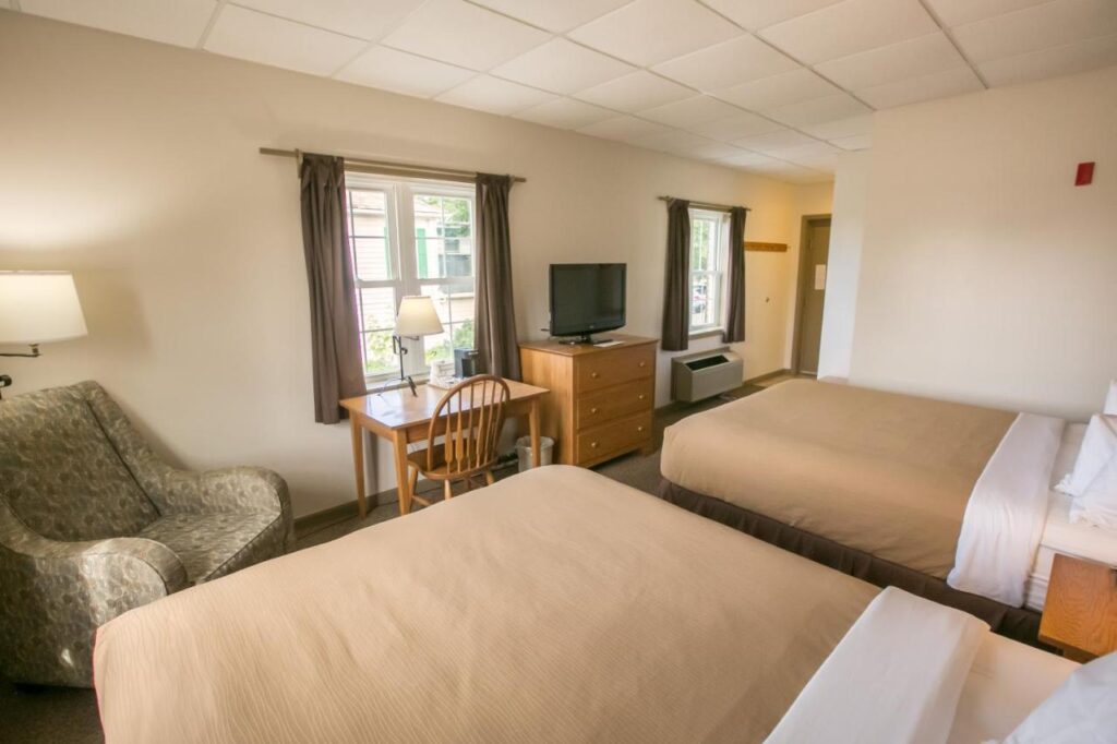 Lodging on the Square - Image 2