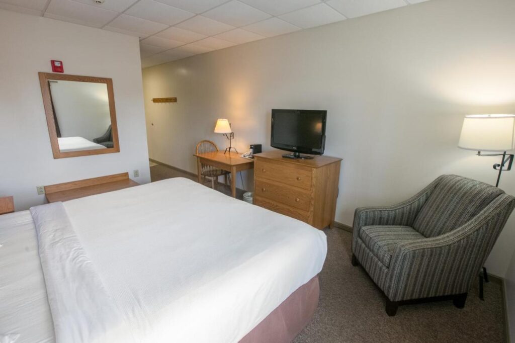 Lodging on the Square - Image 5