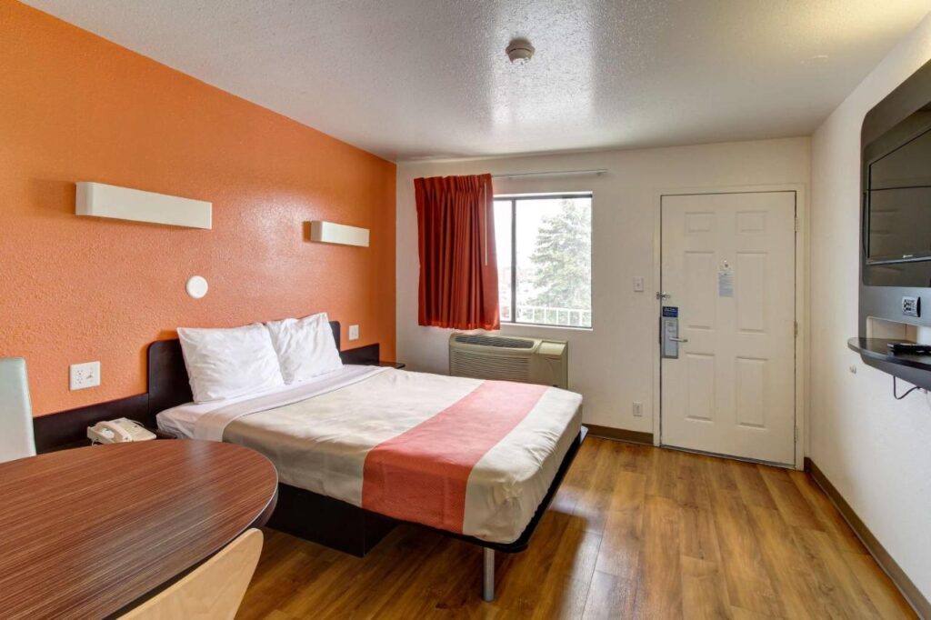 Motel 6-Amherst, OH - Cleveland West - Lorain - Image 1