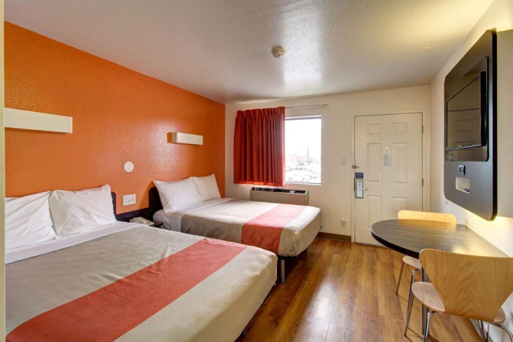 Motel 6-Amherst, OH - Cleveland West - Lorain - Image 4