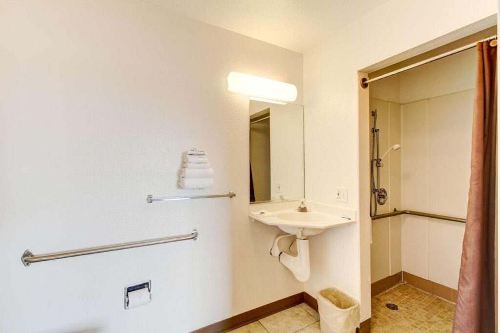 Motel 6-Amherst, OH - Cleveland West - Lorain - Image 6