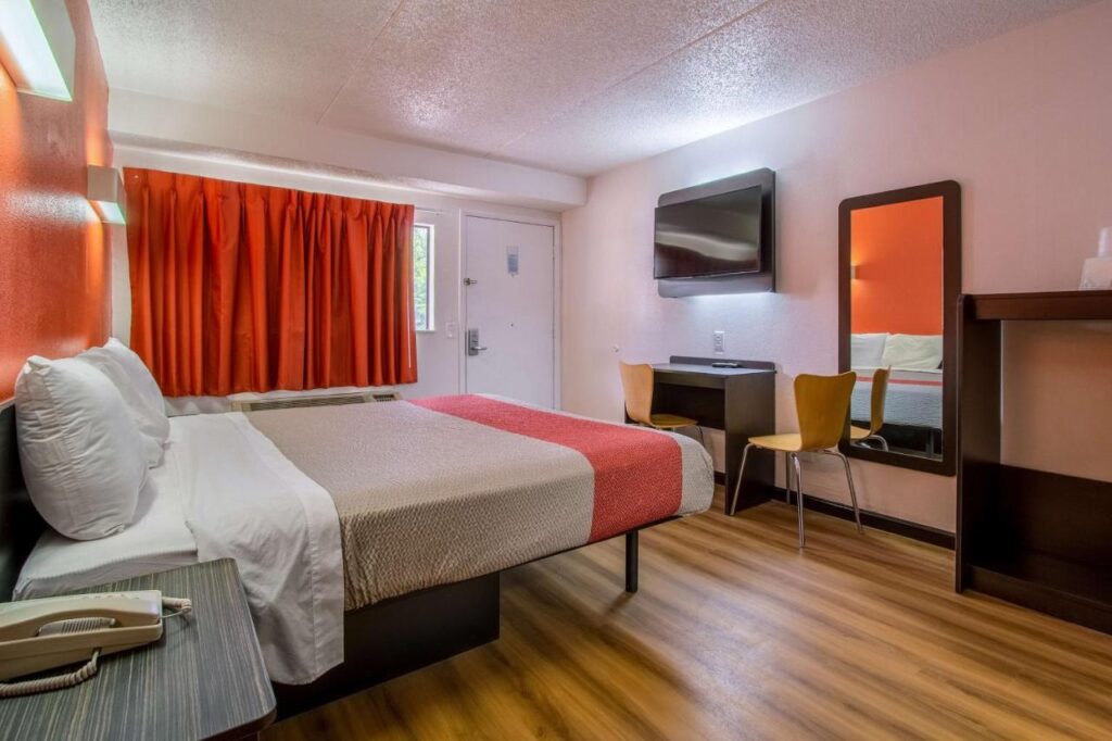 Motel 6-Ashland, OH - Image 1