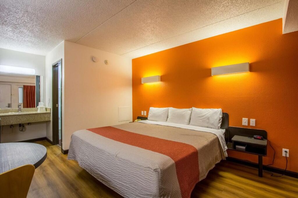 Motel 6-Ashland, OH - Image 2