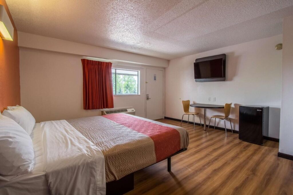 Motel 6-Ashland, OH - Image 4