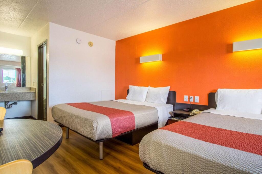 Motel 6-Ashland, OH - Image 5