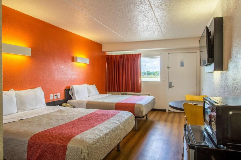 Motel 6-Ashland, OH - Image 6
