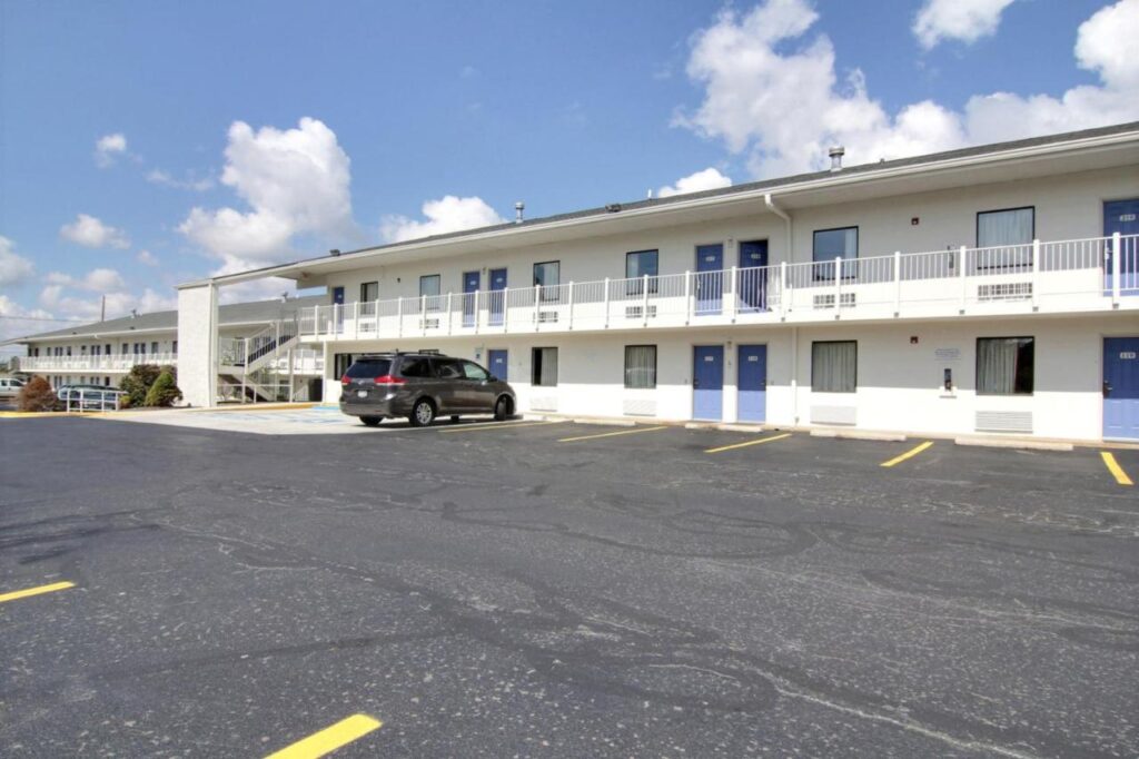 Motel 6-Middleburg Heights, OH - Cleveland - Image 1