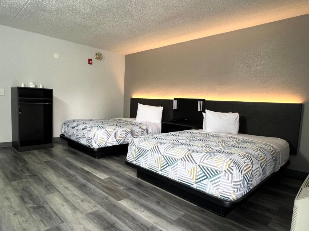 Motel 6-Middleburg Heights, OH - Cleveland - Image 4