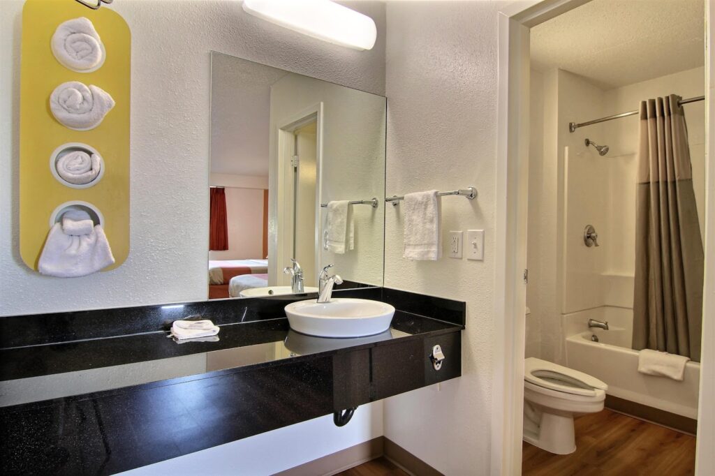 Motel 6-Middleburg Heights, OH - Cleveland - Image 6