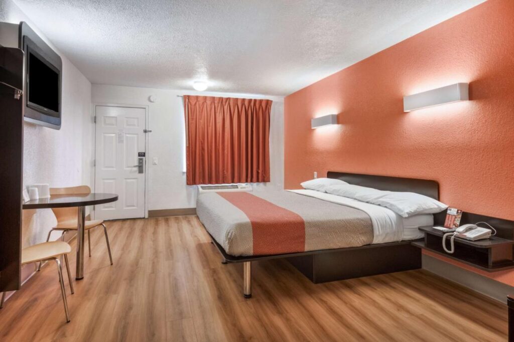 Motel 6-Youngstown, OH - Image 1