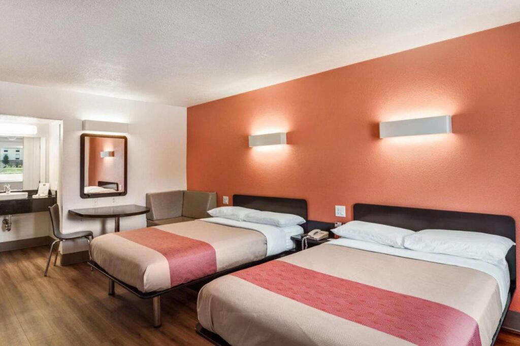 Motel 6-Youngstown, OH - Image 2