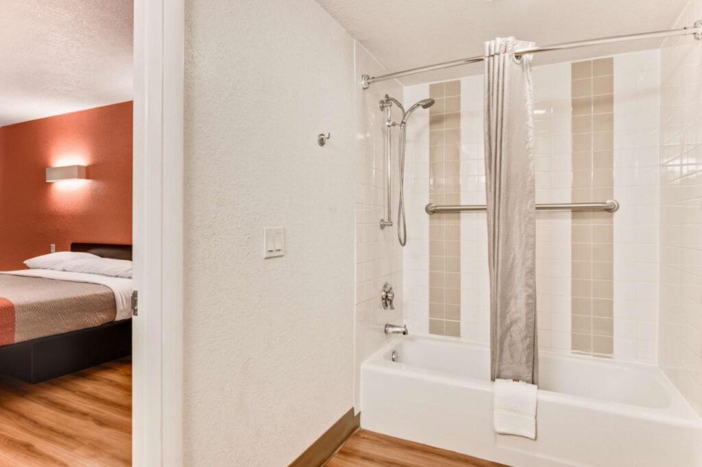 Motel 6-Youngstown, OH - Image 4