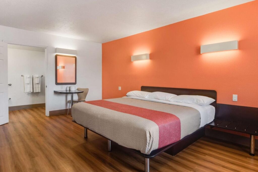 Motel 6-Youngstown, OH - Image 5