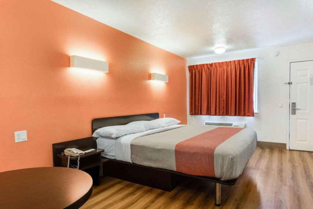 Motel 6-Youngstown, OH - Image 6