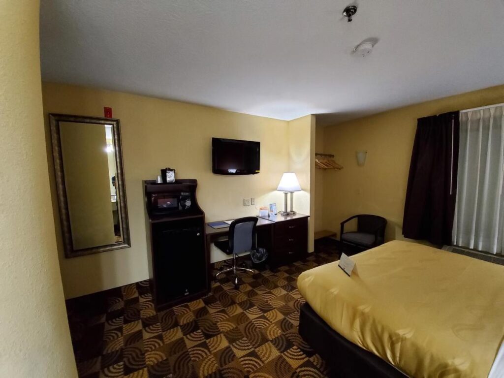 Quality Inn Brunswick Cleveland South - Image 5