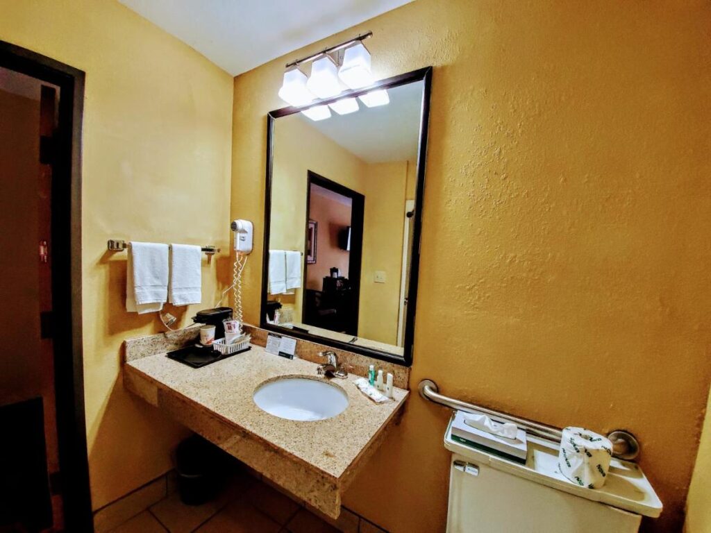 Quality Inn Brunswick Cleveland South - Image 6