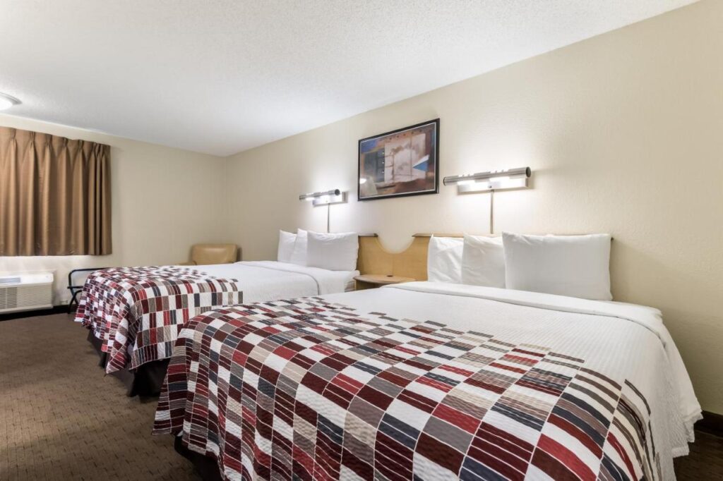 Red Roof Inn Cleveland Airport - Middleburg Heights - Image 2