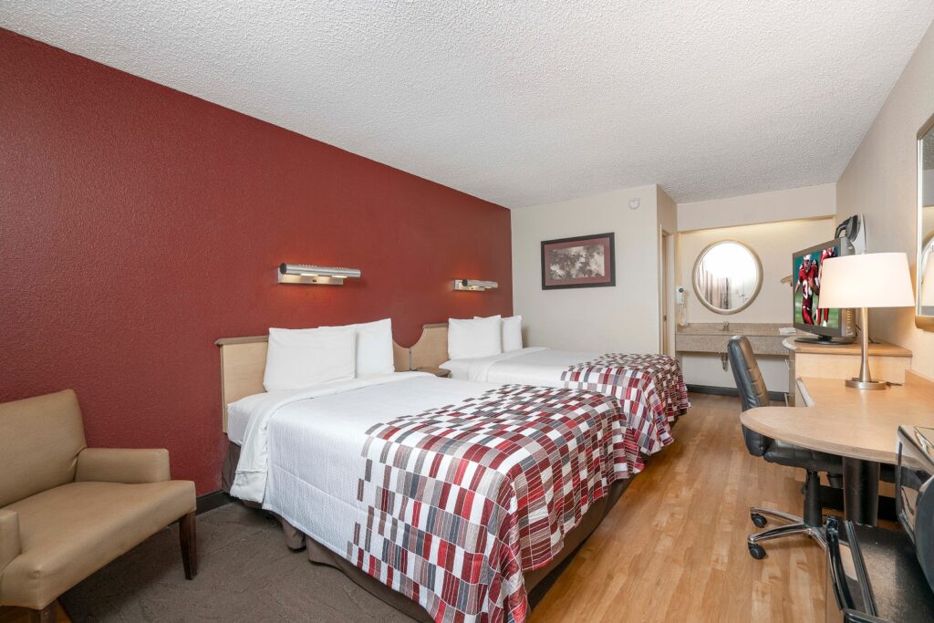 Red Roof Inn Cleveland Airport - Middleburg Heights - Image 5