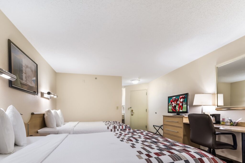 Red Roof Inn Cleveland Airport - Middleburg Heights - Image 6