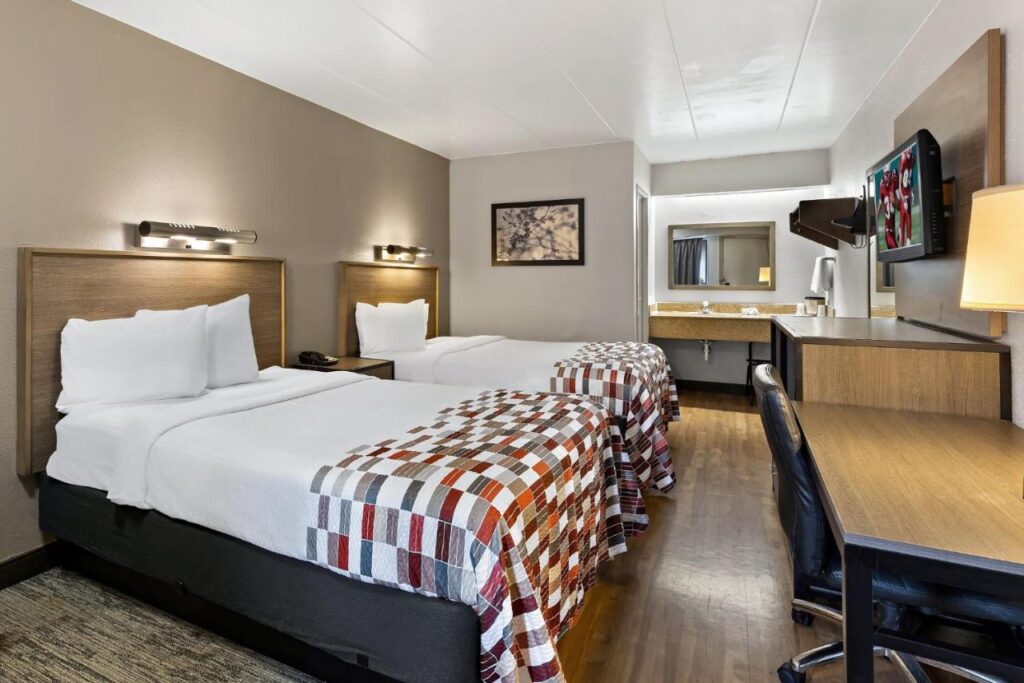 Red Roof Inn Cleveland - Independence - Image 2