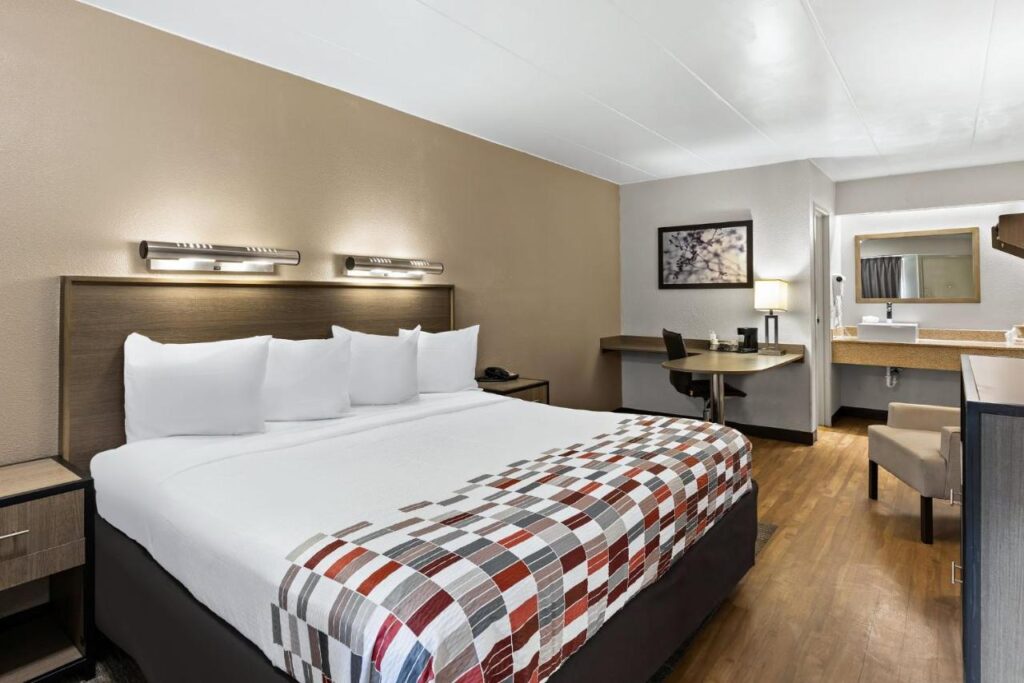 Red Roof Inn Cleveland - Independence - Image 4
