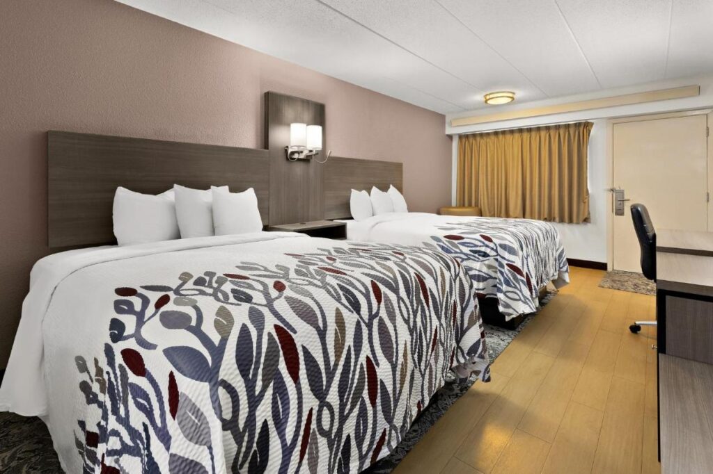 Red Roof Inn Cleveland - Westlake - Image 2