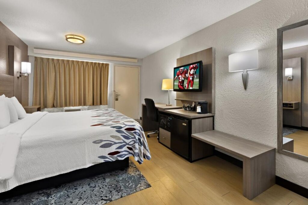 Red Roof Inn Cleveland - Westlake - Image 4